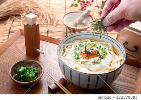 滑らかで栄養満点！ 月見とろろうどん （ 山かけうどん ） 122379093