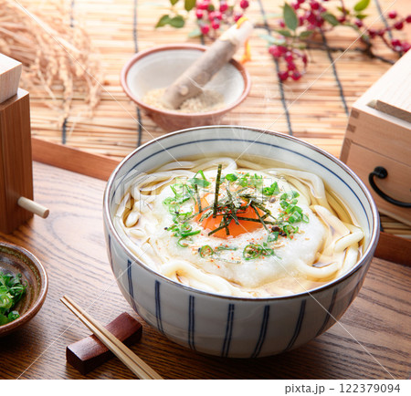 滑らかで栄養満点! 月見とろろうどん ( 山かけうどん ) 滑らかで栄養満点! 月見とろろうどん ( 山かけうどん ) 122379094