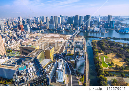 日本の東京都市景観 令和7年・新時代へ。築地市場跡地などを望む。再開発へ…＝1月23日 122379945