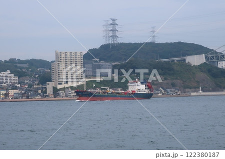 関門海峡を航行する船舶 122380187