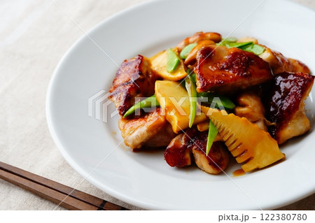 鶏肉とタケノコの甘辛炒め	 122380780