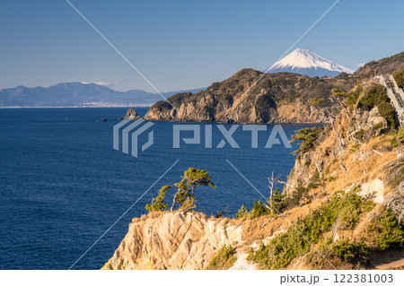 《静岡県》伊豆黄金崎からのぞむ富士山 《静岡県》伊豆黄金崎からのぞむ富士山 122381003