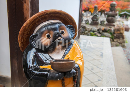 Tanuki Statue in Adashino temple at autumn, Arashiyama, Kyoto 122381608