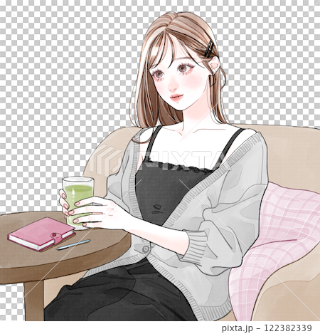 ソファでくつろいでいる女性 ソファでくつろいでいる女性 122382339