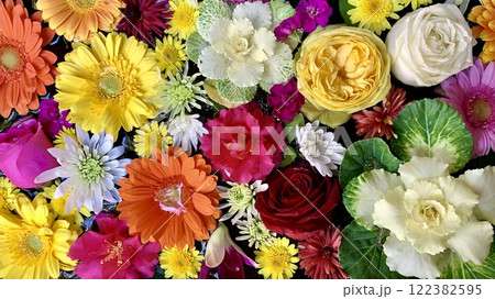 1月のカラフルな花手水(薔薇・デンファレ・菊・ガーベラ・葉牡丹)〈菅生神社/愛知県岡崎市〉 122382595