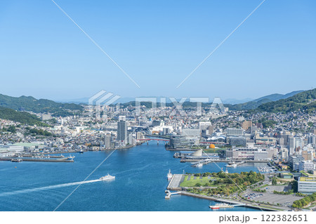 長崎県長崎市　快晴の長崎市の街並み 122382651