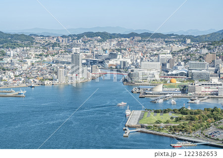 長崎県長崎市　快晴の長崎市の街並み 122382653