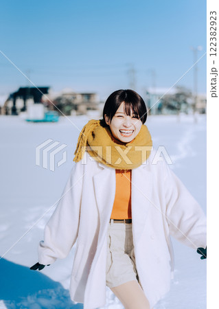 彼女と雪で遊ぶ 彼女と雪で遊ぶ 122382923