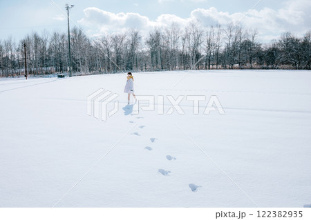 彼女と雪で遊ぶ 122382935