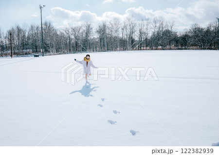 彼女と雪で遊ぶ 彼女と雪で遊ぶ 122382939