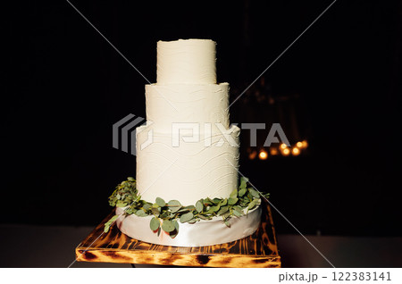 Premium square form wedding cake three floors at the evening ceremony Premium square form wedding cake three floors at the evening ceremony 122383141