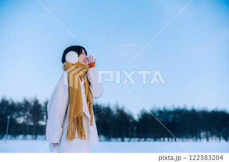 北海道で彼女とデート 122383204