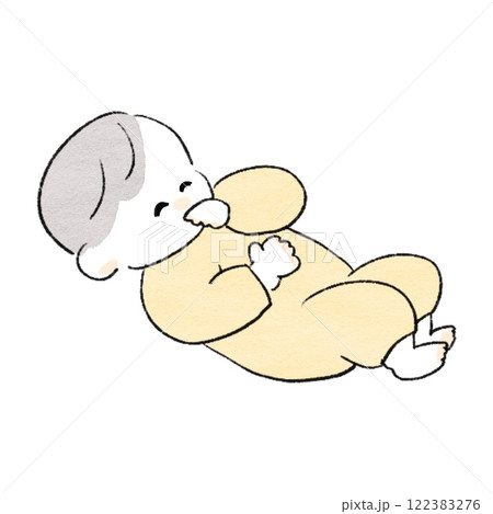 ご機嫌で指しゃぶりしている赤ちゃん 122383276