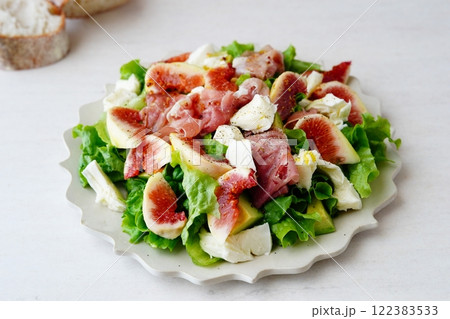 イチジクと生ハムのサラダ	 122383533