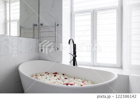Experience the Luxurious Bath Embraced by Beautiful Rose Petals and Elegant Design Elements 122386142