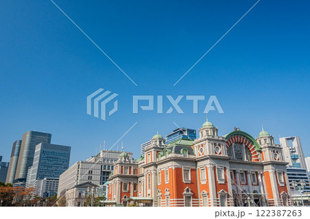 中之島公園から見る大阪のビル街　 122387263