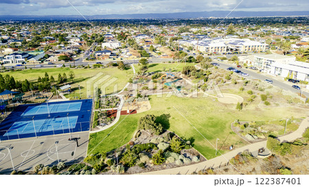 アデレードのセマフォアパークビーチの空撮 122387401