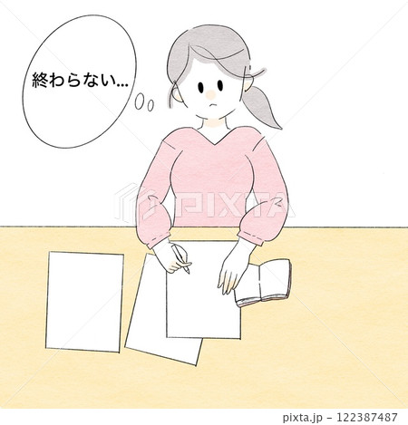 書類が終わらない女性 122387487