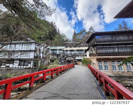 冬の四万温泉街の風景 積善館 冬の四万温泉街の風景 積善館 122387637