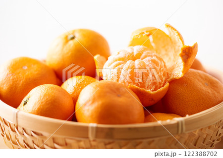 かごに盛ったみかん かごに盛ったみかん 122388702
