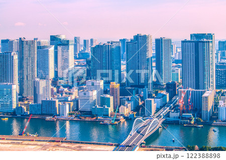 日本の東京都市景観 築地市場跡地前(手前)に広がるタワーマンション群などを望む=令和7年1月23日 日本の東京都市景観 築地市場跡地前(手前)に広がるタワーマンション群などを望む=令和7年1月23日 122388898