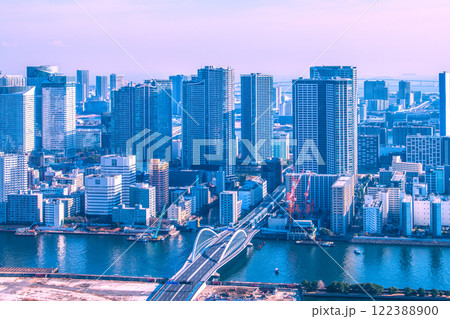 日本の東京都市景観 築地市場跡地前(手前)に広がるタワーマンション群などを望む=令和7年1月23日 日本の東京都市景観 築地市場跡地前(手前)に広がるタワーマンション群などを望む=令和7年1月23日 122388900