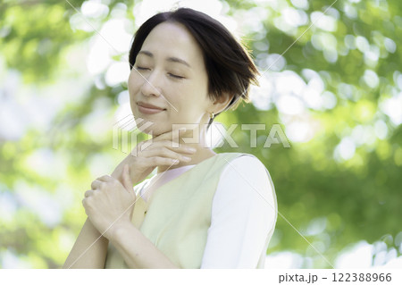 ミドルエイジの女性のビューティーポートレート 122388966