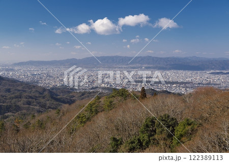 比叡山から望む京都の街並み：登仙台展望台（京都府） 122389113