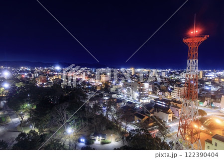 豊橋市、豊橋市役所展望ロビーからの夜景(豊橋公園方面) 豊橋市、豊橋市役所展望ロビーからの夜景(豊橋公園方面) 122390404