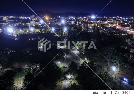豊橋市、豊橋市役所展望ロビーからの夜景(豊橋公園方面) 豊橋市、豊橋市役所展望ロビーからの夜景(豊橋公園方面) 122390406