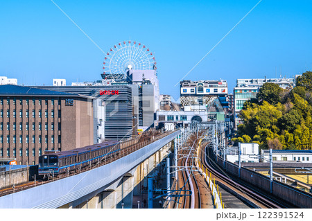 日本の横浜都市景観 センター北駅や都築阪急の観覧車、市営地下鉄などを望む＝令和7年1月22日 122391524