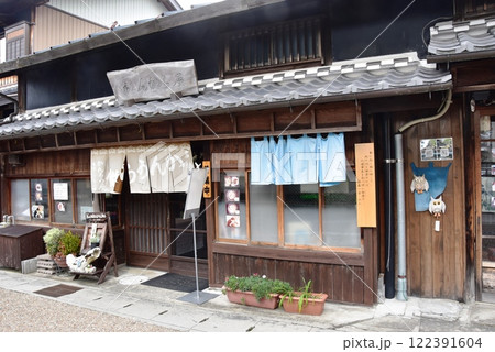岐阜県恵那市　岩村城下町ふくろう商店街のかんからや 122391604