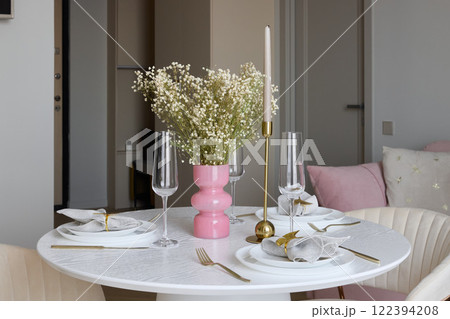 An Elegant Dining Setup Featuring a Delightful Pink Vase Accompanied by White Flowers An Elegant Dining Setup Featuring a Delightful Pink Vase Accompanied by White Flowers 122394208