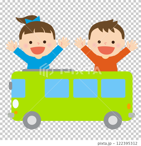 バスに乗る男女のこどもたち 122395312