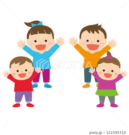 元気に万歳をする4人の子供たち 122395318