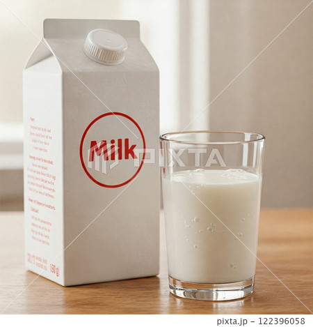 牛乳パックとコップに入った牛乳 122396058
