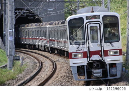 東急田園都市線を行く東武30000系 122396096