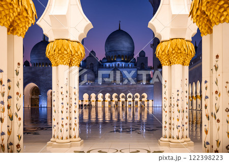 Fresh perspective of the Grand Mosque in Abu Dhabi 122398223