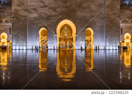 Fresh perspective of the Grand Mosque in Abu Dhabi 122398225