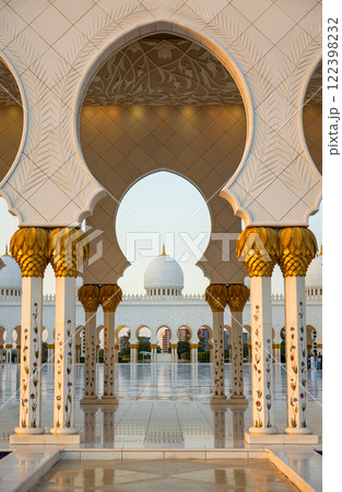 Fresh perspective of the Grand Mosque in Abu Dhabi 122398232
