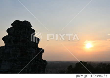 プノンバケンの夕日，アンコール遺跡群／カンボジア 122398233