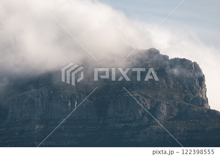Tafelberg, close-up Table Mountain in big cloud, shrouded in fog, Cape Town, South Africa, natural landscape 122398555