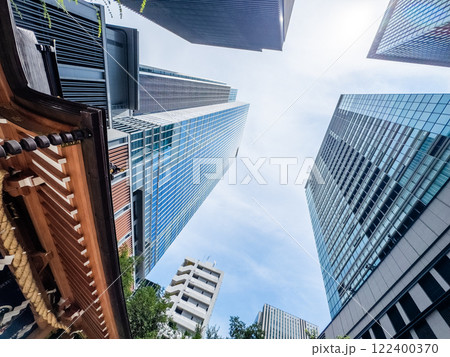 Fukutoku Shrine with view of skyscrapers in business center, Tokyo, Japan 122400370