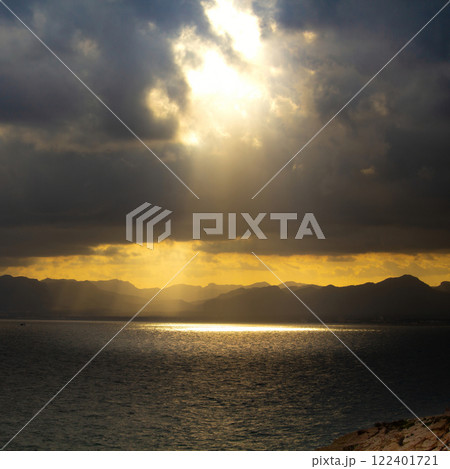 Bright sunlight over ocean, beautiful shine sun beam Bright sunlight over ocean, beautiful shine sun beam 122401721