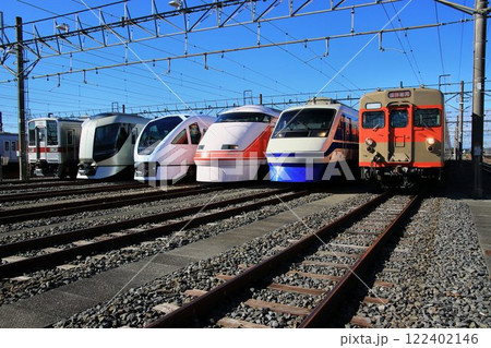 ニューフェイスからベテランまで… 東武鉄道の『特急と8000系』 122402146
