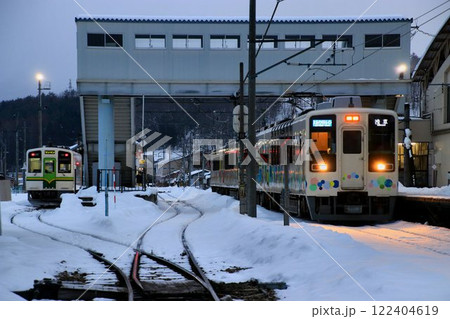 春日部発→会津田島行き臨時特急【スカイツリートレイン】634系… 会津田島駅から浅草駅へ向けて発車 122404619