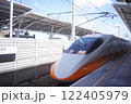 嘉義駅に止まる台湾新幹線 122405979
