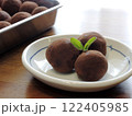 手作りのトリュフチョコレート 122405985