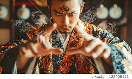 手で印を結ぶ陰陽師のイメージ 手で印を結ぶ陰陽師のイメージ 122406181