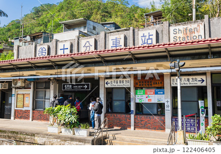 台湾　ランタン上げの最寄り駅　十分駅 122406405